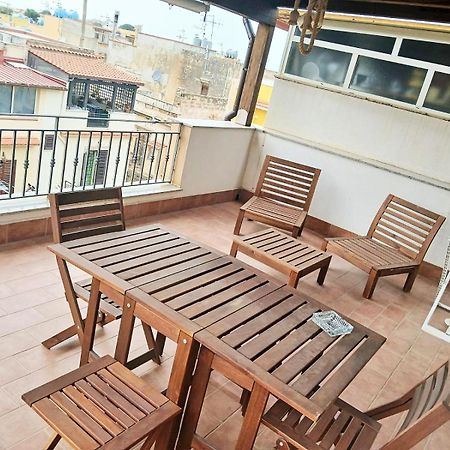 Casa XXI Aprile Apartment อิโซลา เดลเล เฟมมิเน ภายนอก รูปภาพ