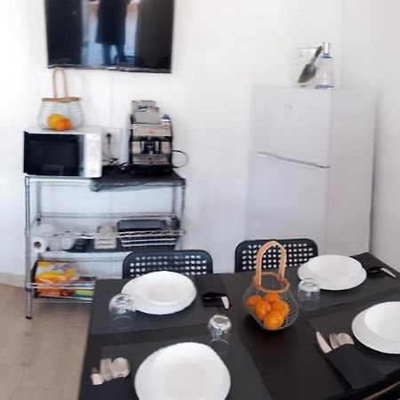 Casa XXI Aprile Apartment อิโซลา เดลเล เฟมมิเน ภายนอก รูปภาพ