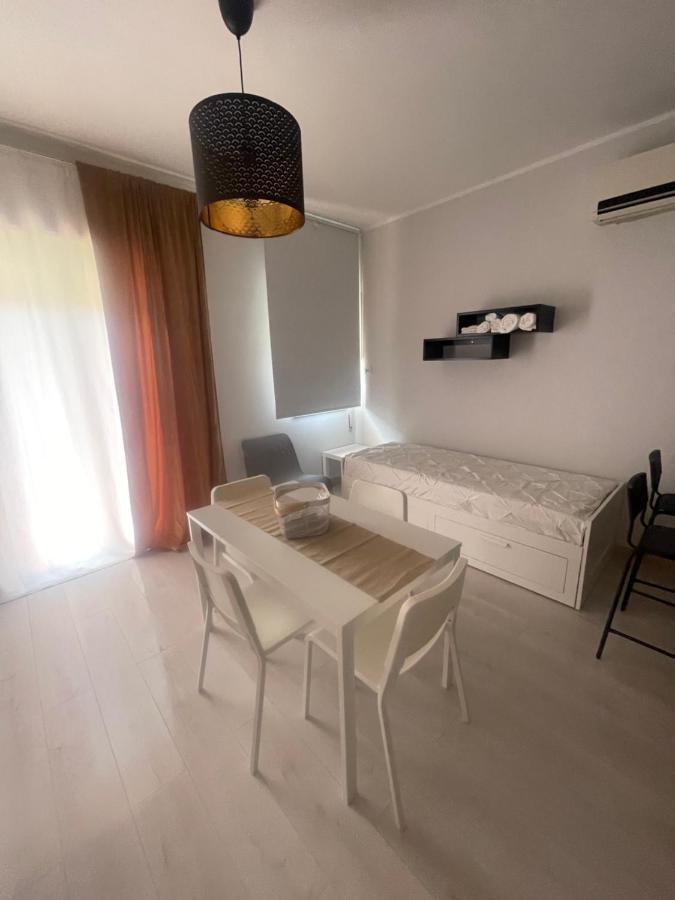 Casa XXI Aprile Apartment อิโซลา เดลเล เฟมมิเน ภายนอก รูปภาพ