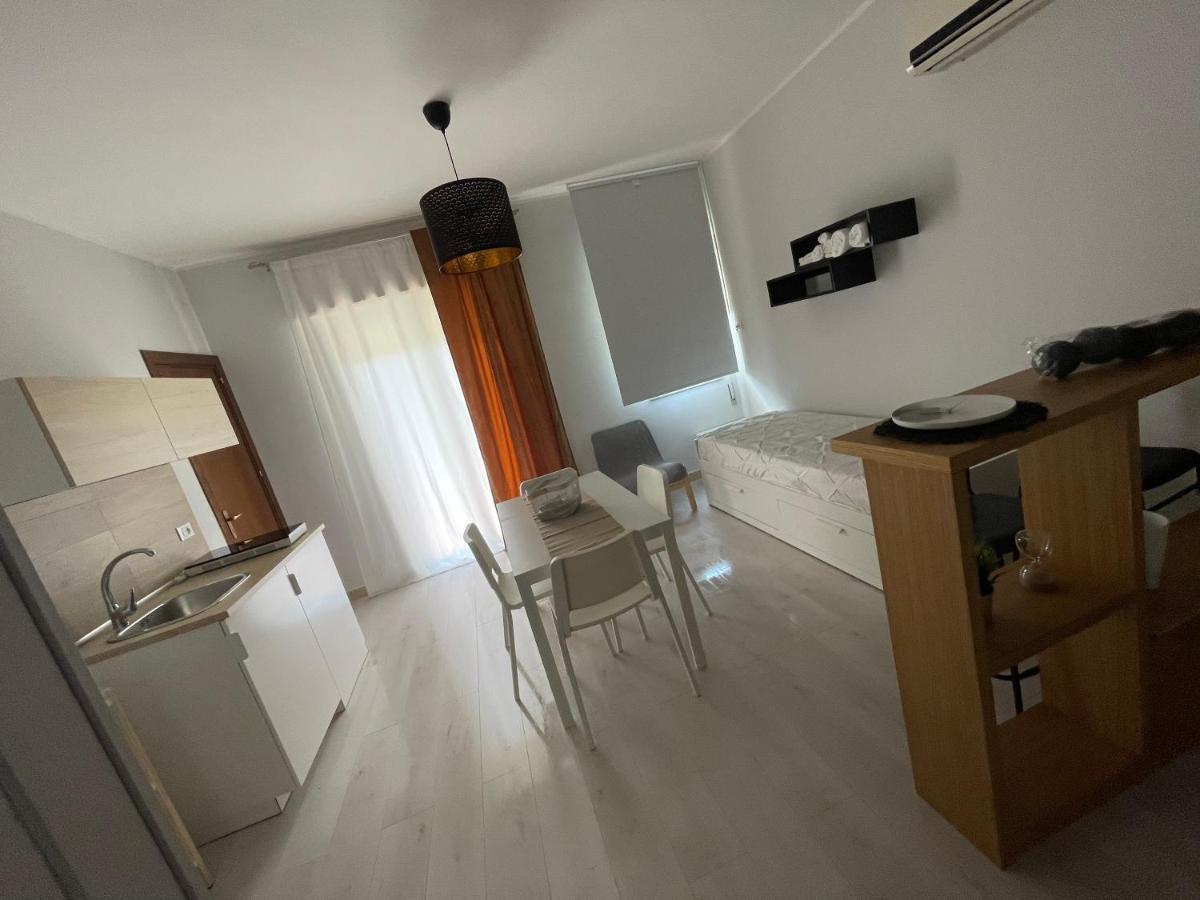 Casa XXI Aprile Apartment อิโซลา เดลเล เฟมมิเน ภายนอก รูปภาพ