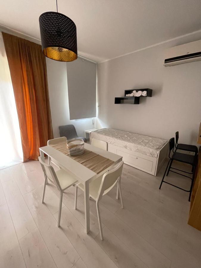 Casa XXI Aprile Apartment อิโซลา เดลเล เฟมมิเน ภายนอก รูปภาพ