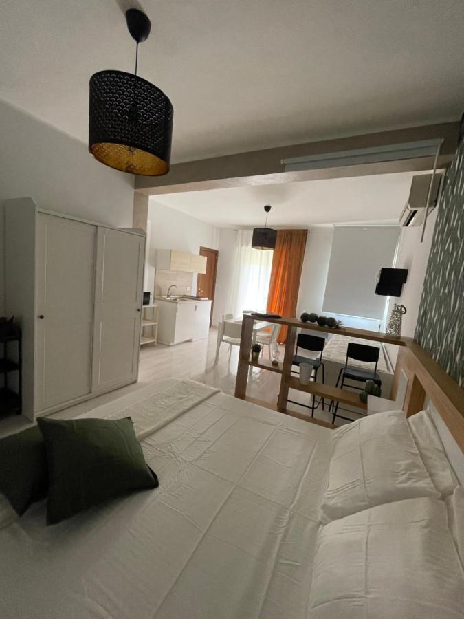 Casa XXI Aprile Apartment อิโซลา เดลเล เฟมมิเน ภายนอก รูปภาพ
