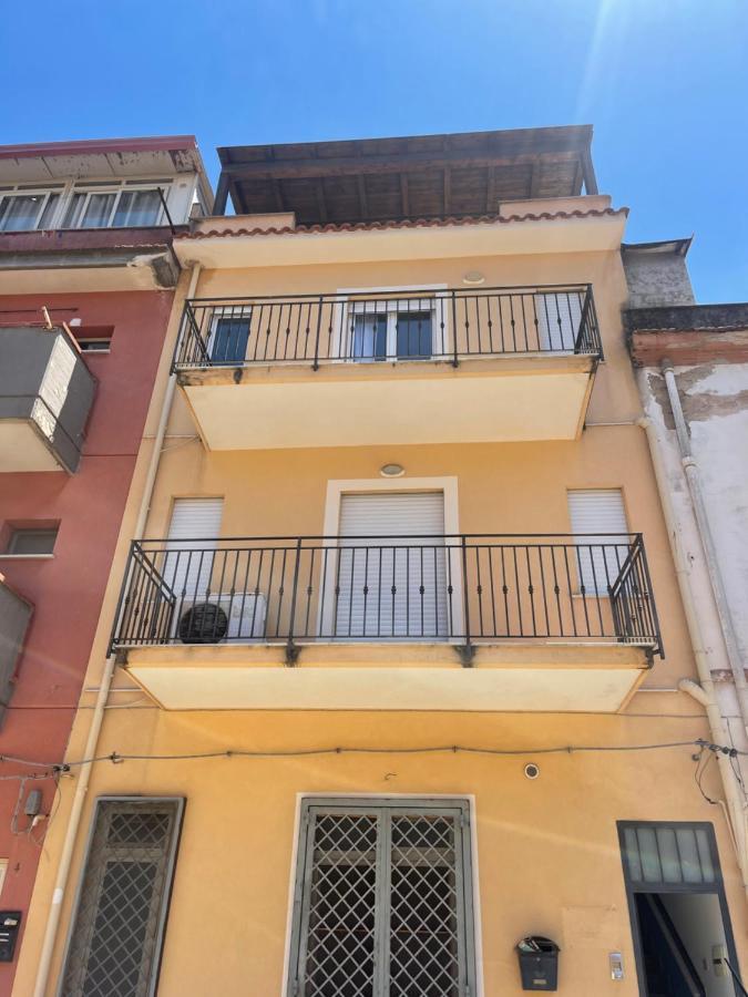 Casa XXI Aprile Apartment อิโซลา เดลเล เฟมมิเน ภายนอก รูปภาพ