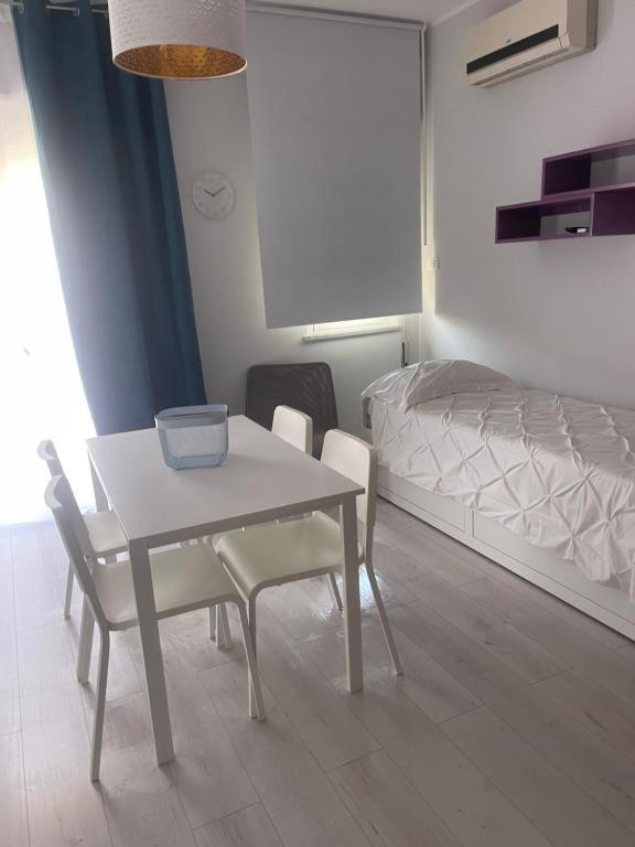 Casa XXI Aprile Apartment อิโซลา เดลเล เฟมมิเน ภายนอก รูปภาพ
