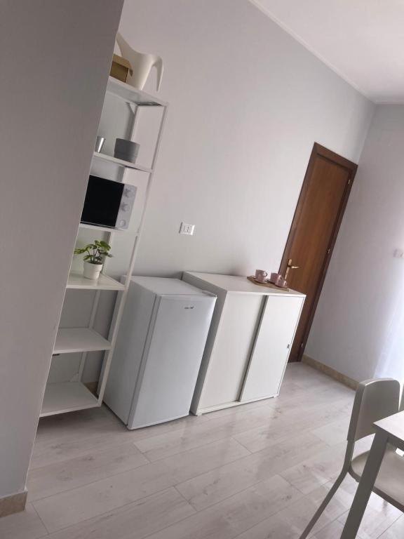 Casa XXI Aprile Apartment อิโซลา เดลเล เฟมมิเน ภายนอก รูปภาพ