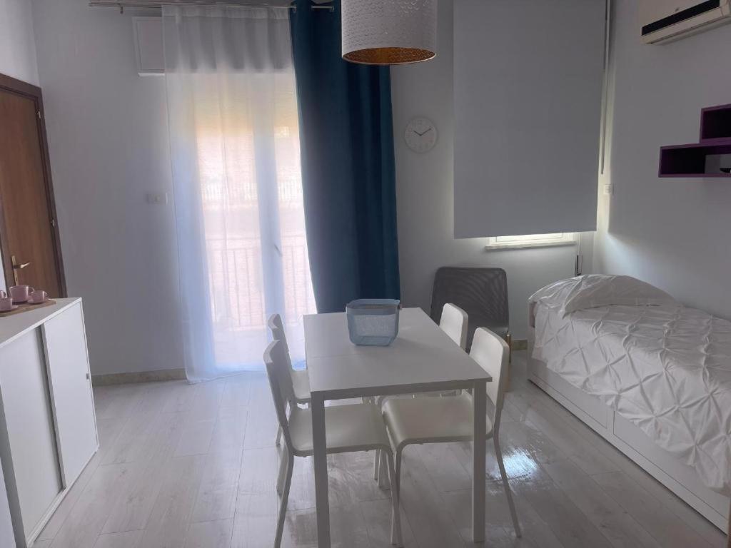 Casa XXI Aprile Apartment อิโซลา เดลเล เฟมมิเน ภายนอก รูปภาพ
