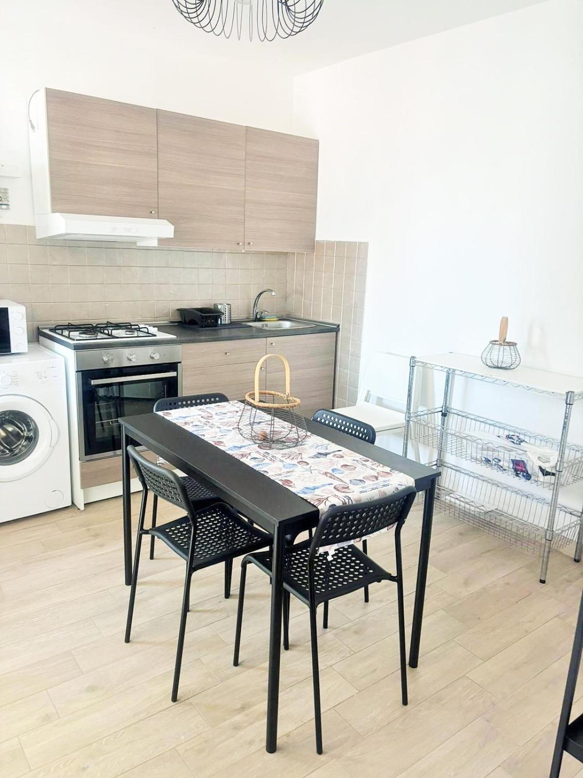 Casa XXI Aprile Apartment อิโซลา เดลเล เฟมมิเน ภายนอก รูปภาพ