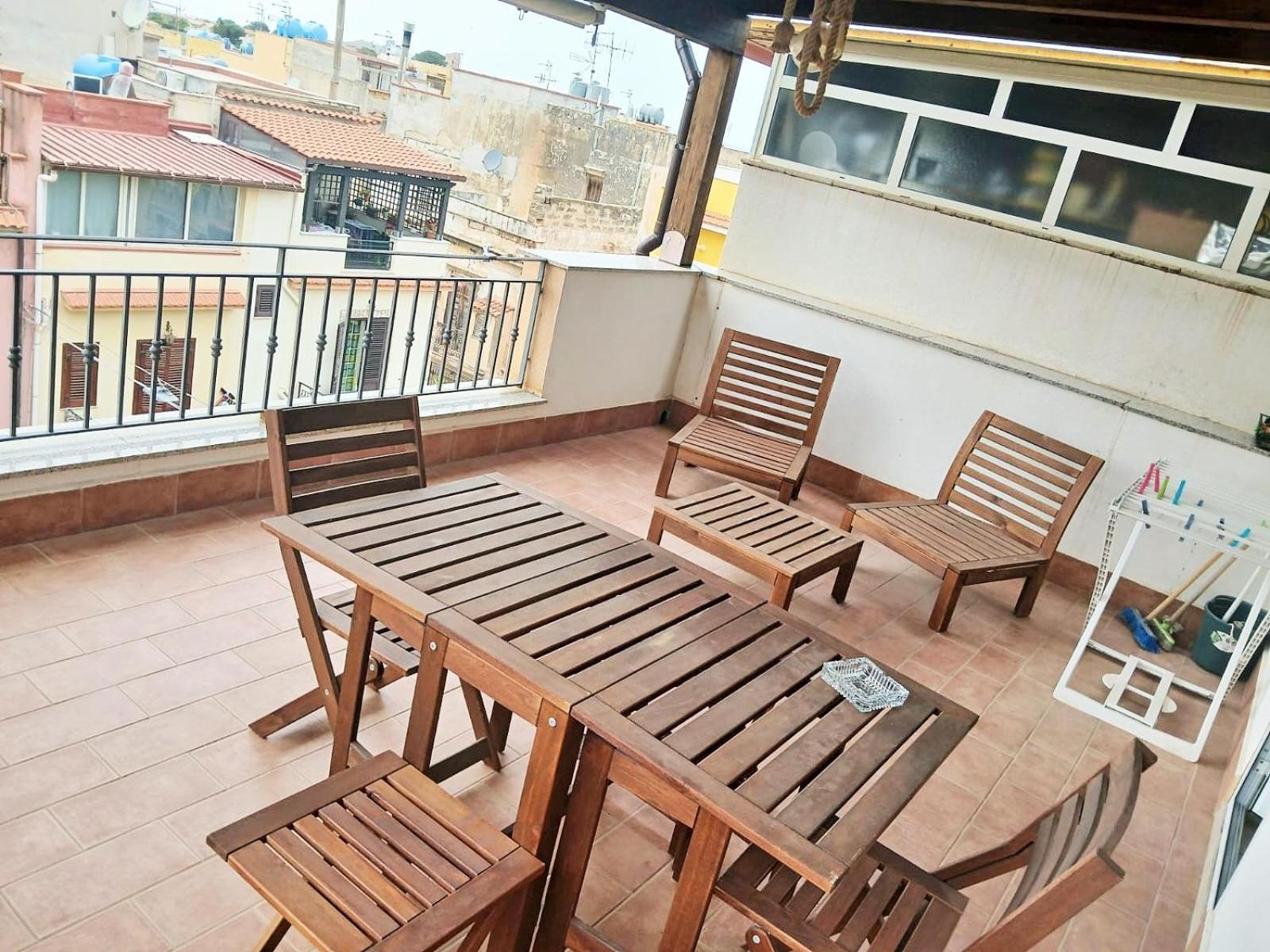 Casa XXI Aprile Apartment อิโซลา เดลเล เฟมมิเน ภายนอก รูปภาพ