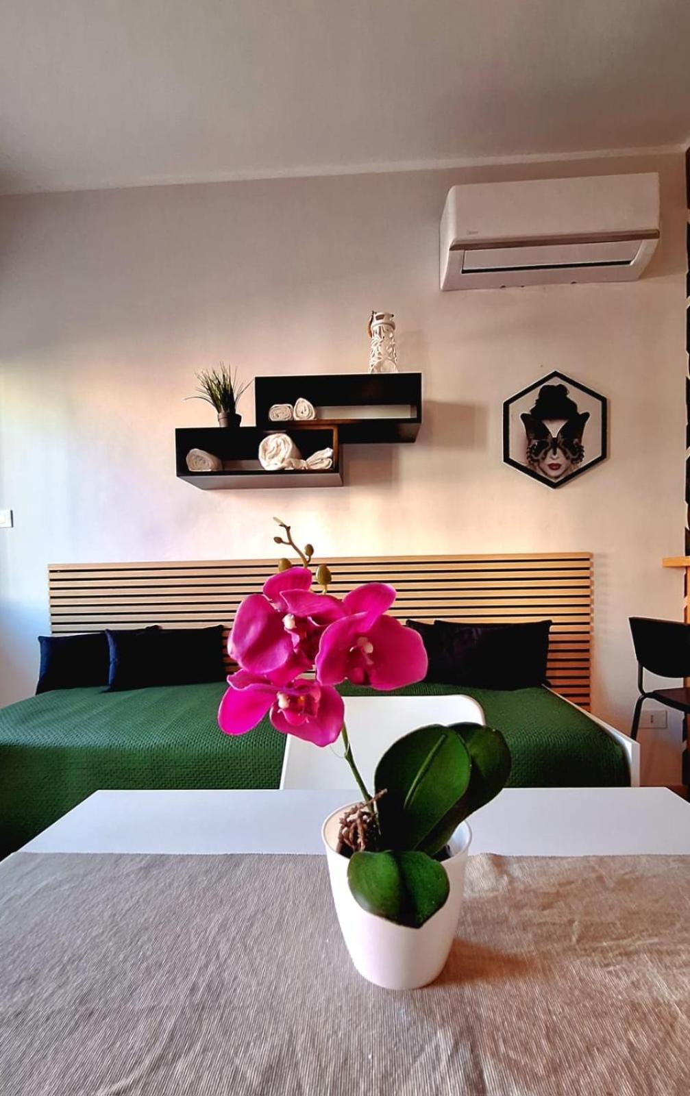 Casa XXI Aprile Apartment อิโซลา เดลเล เฟมมิเน ภายนอก รูปภาพ
