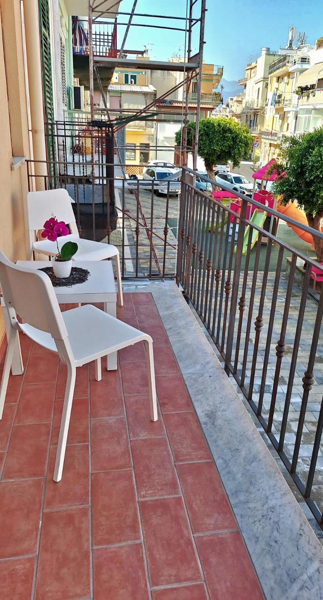 Casa XXI Aprile Apartment อิโซลา เดลเล เฟมมิเน ภายนอก รูปภาพ
